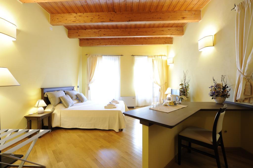 Piazza Azuni 18 Guest House Сассарі Екстер'єр фото