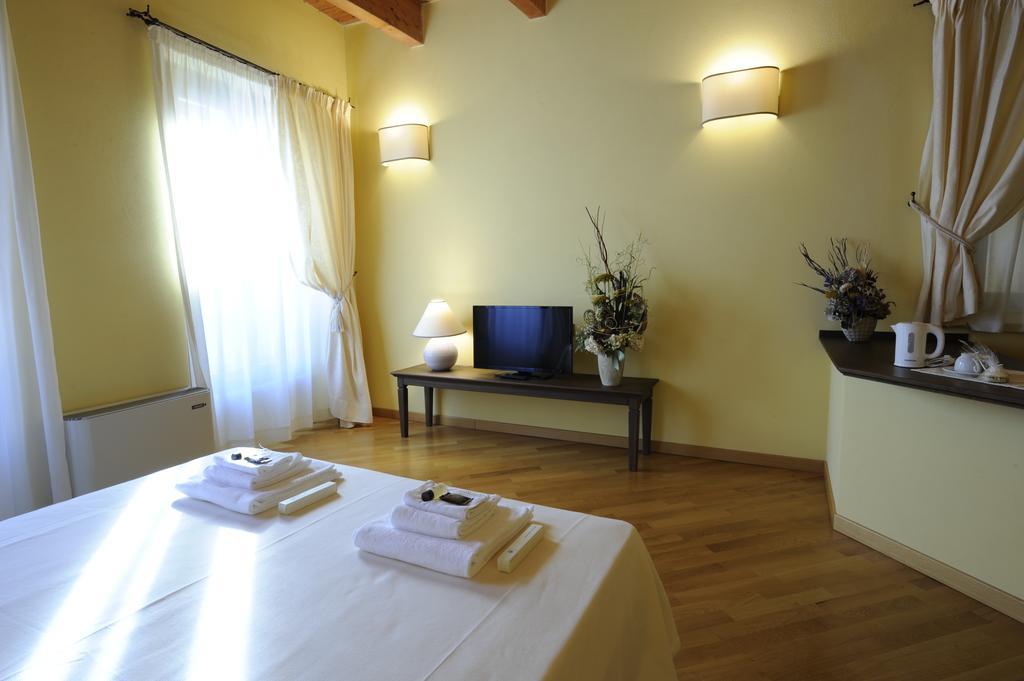 Piazza Azuni 18 Guest House Сассарі Екстер'єр фото