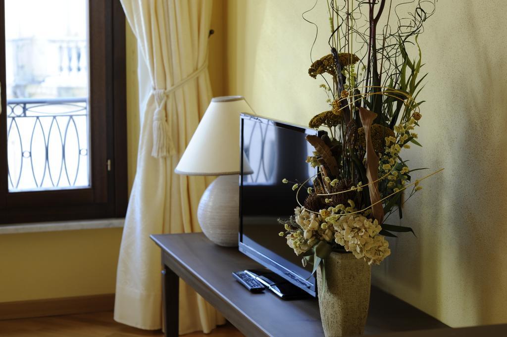 Piazza Azuni 18 Guest House Сассарі Екстер'єр фото